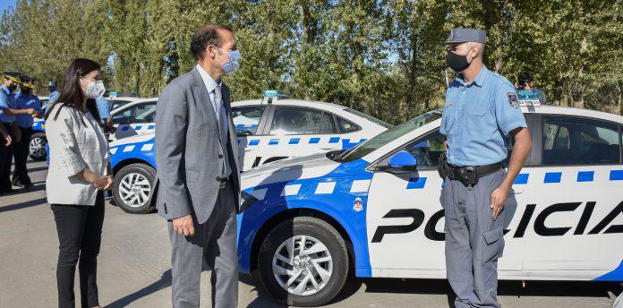 Gutiérrez entrega vehiculos a la policia 2