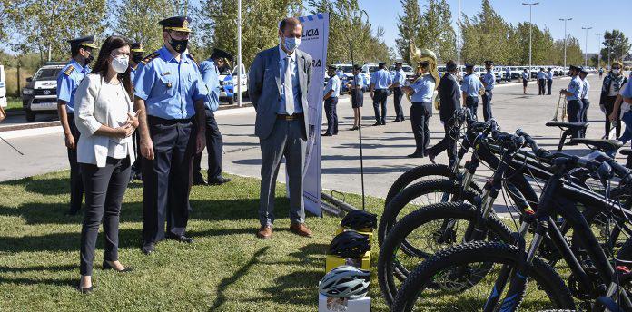 Gutiérrez entrega vehiculos a la policia 3