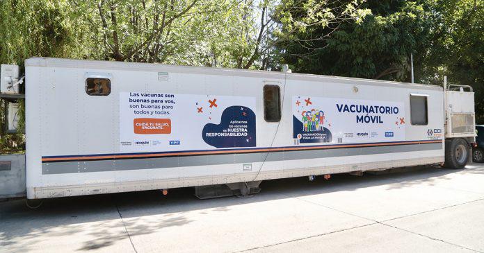 Vacunatorio-Móvil-Centro-Este_4667-696x365