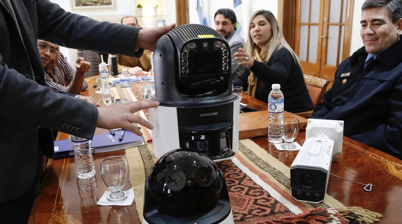 web-Firma-convenio-camaras-seguridad-0C87A86-1320x734