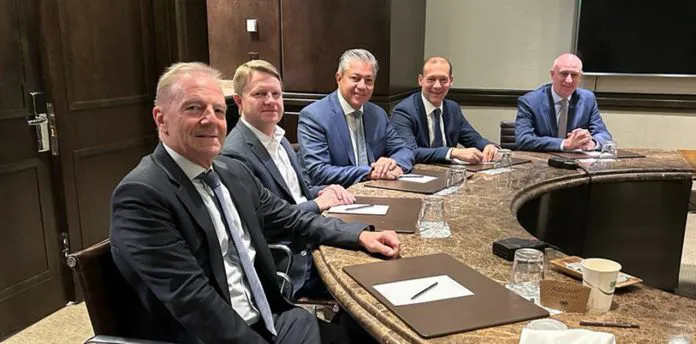 web-Gutierrez-y-Figueroa-se-reunieron-con-autoridades-de-la-petrolera-ExxonMobil-en-Washington-03-696x344