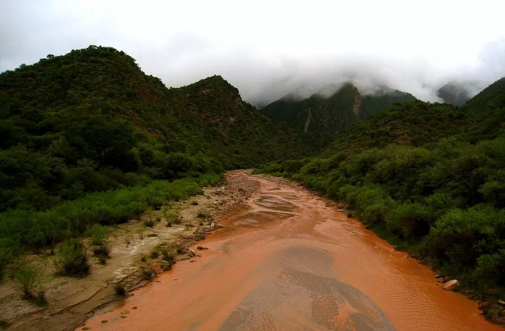 1098px-River_in_Alemanía_Salta_province._Argentina-1024x671