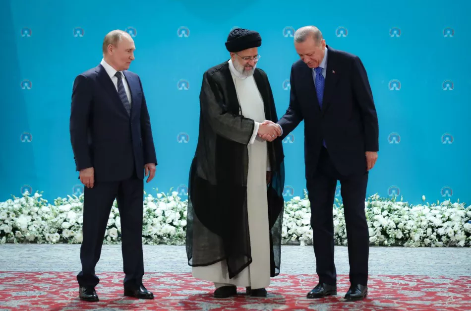 Putin junto a Ebrahim Raisi y Recep Tayyip Erdogan