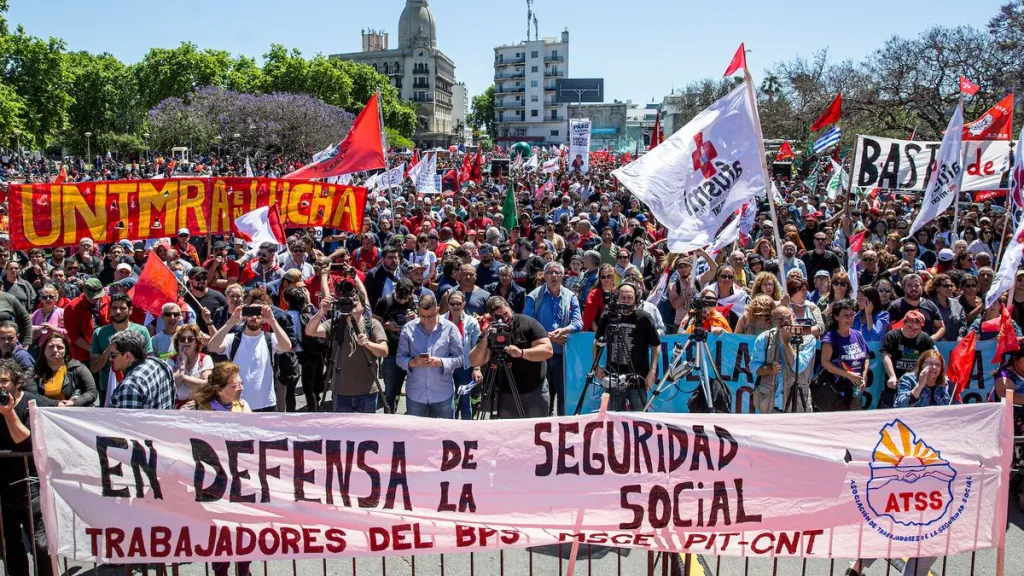 montevideo-marcha-reforma-previsional-1024x576