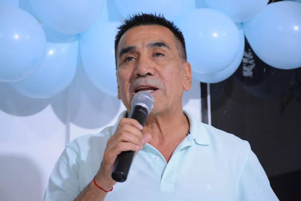 Ramón Rioseco con microfono