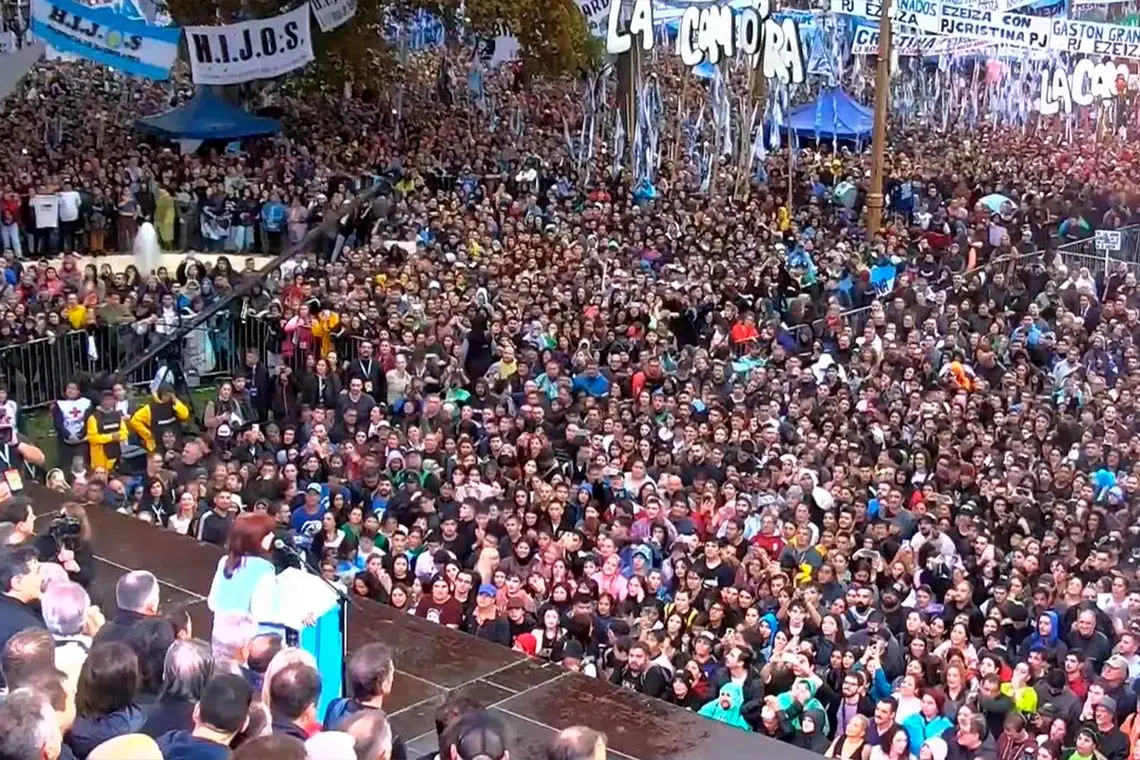 cfk-25demayo-04jpg
