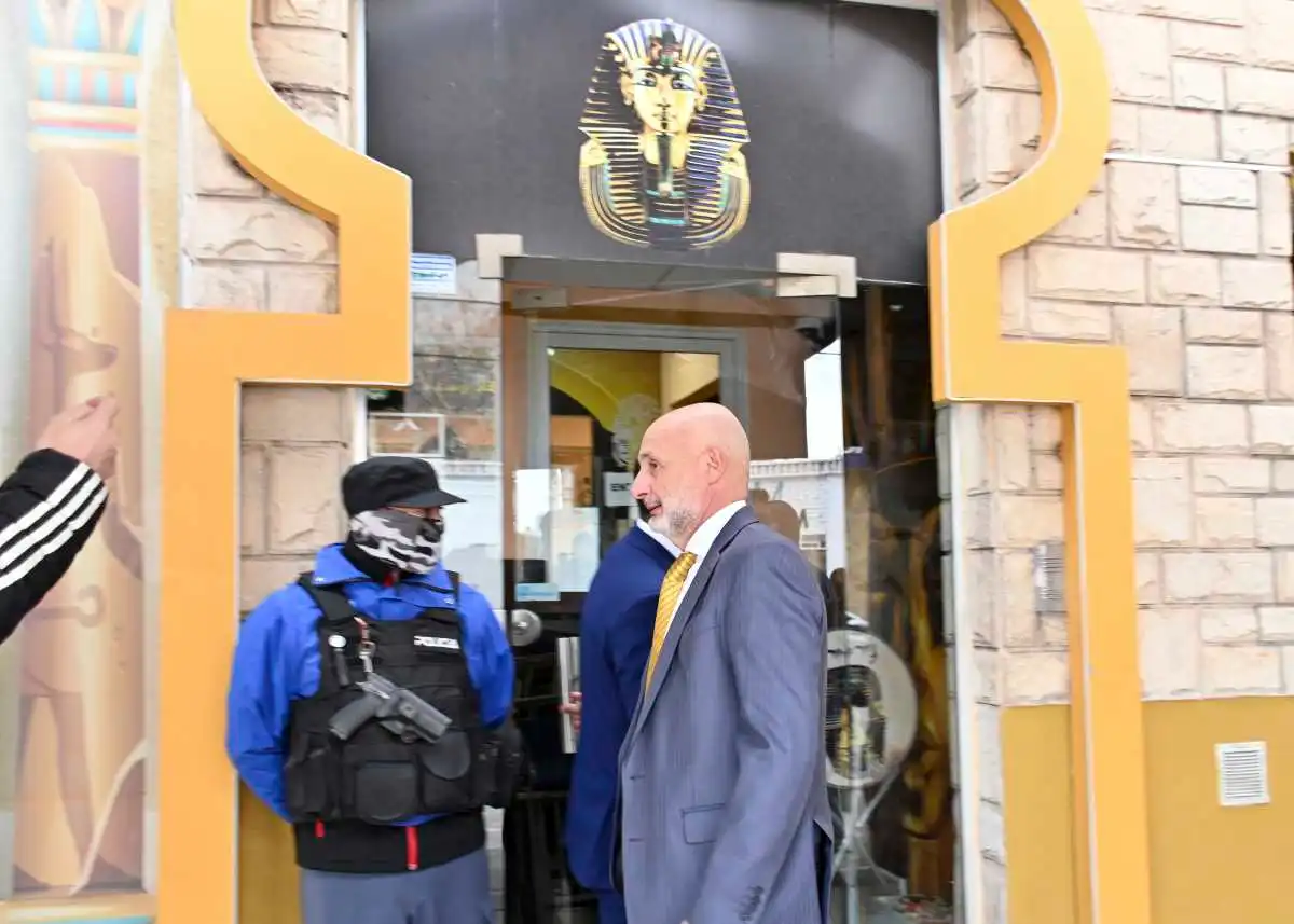 Neuquen-Allanamientos-en-el-faraon-estafas-con-planes-sociales-Jefe-de-los-fiscales-Pablo-Vignaroli-salto-7