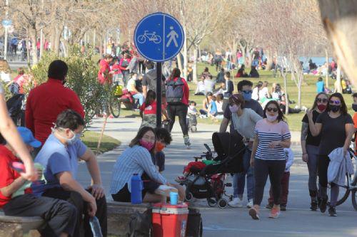 Gente paseando 2