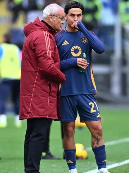 ranieri-junto-a-paulo-dybala-en-as-roma-_416x555