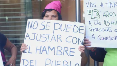 fila-la-pobreza-reclamo-alimentos-capital-humano-2024
