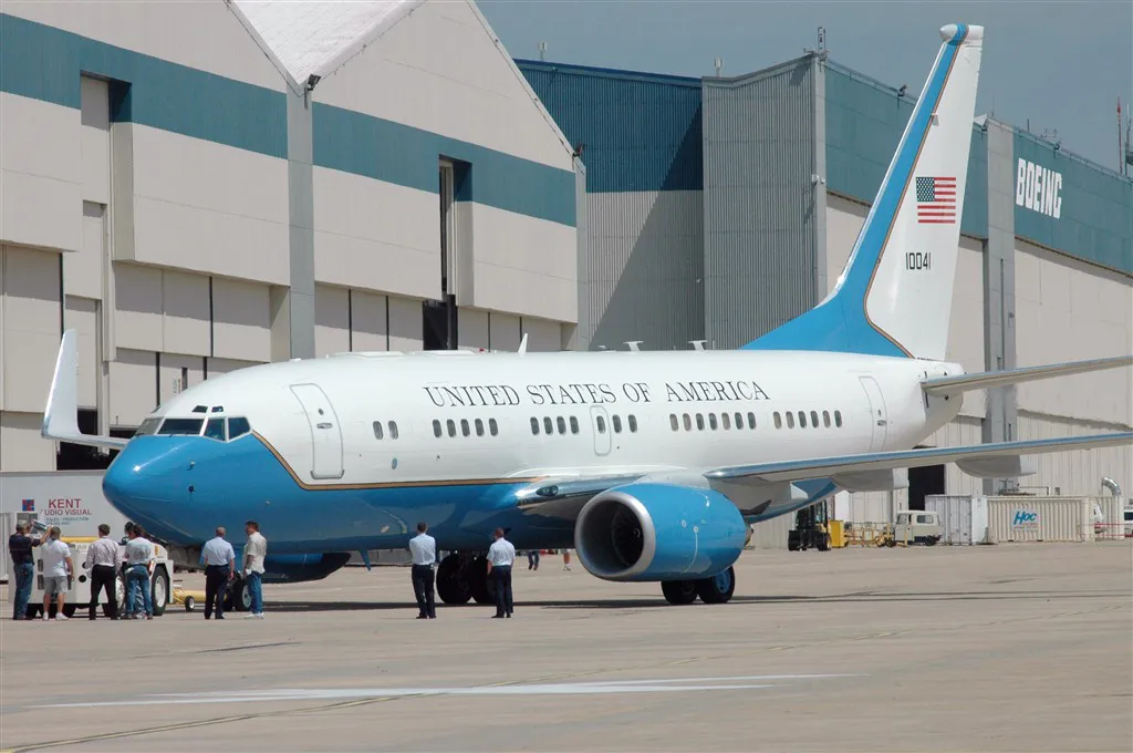 AIR_C-40B_Delivery_Wichita_lg
