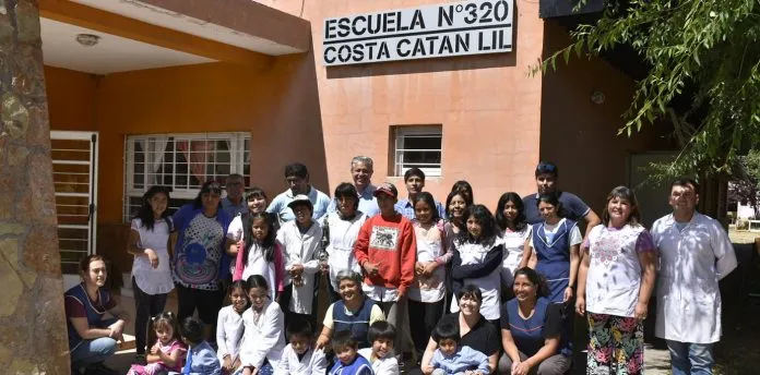 Web.Figueroa-en-escuela-20-de-Costa-Catan-Lil-1-696x344-1