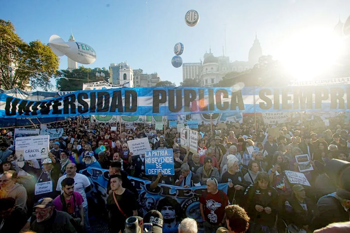 marcha-universitarios-color-foto-edgardo-gomez-3