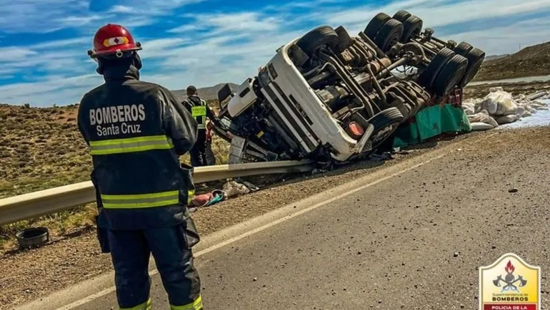 chubut-volco-un-camion-esquivar-ciclistas