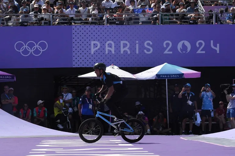 el-maligno-torres-la-camara-exclusiva-lmn-paris-2024-el-argentino-se-metio-la-final-del-bmx-fotos-sergio-dovio