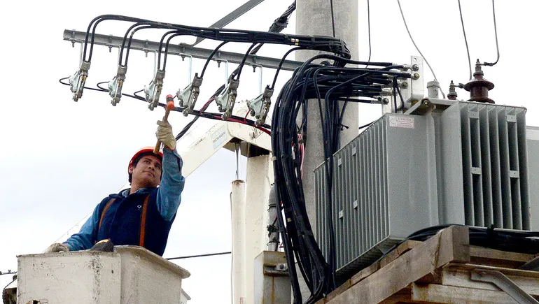 calf-operarios-electricidad-3jpg