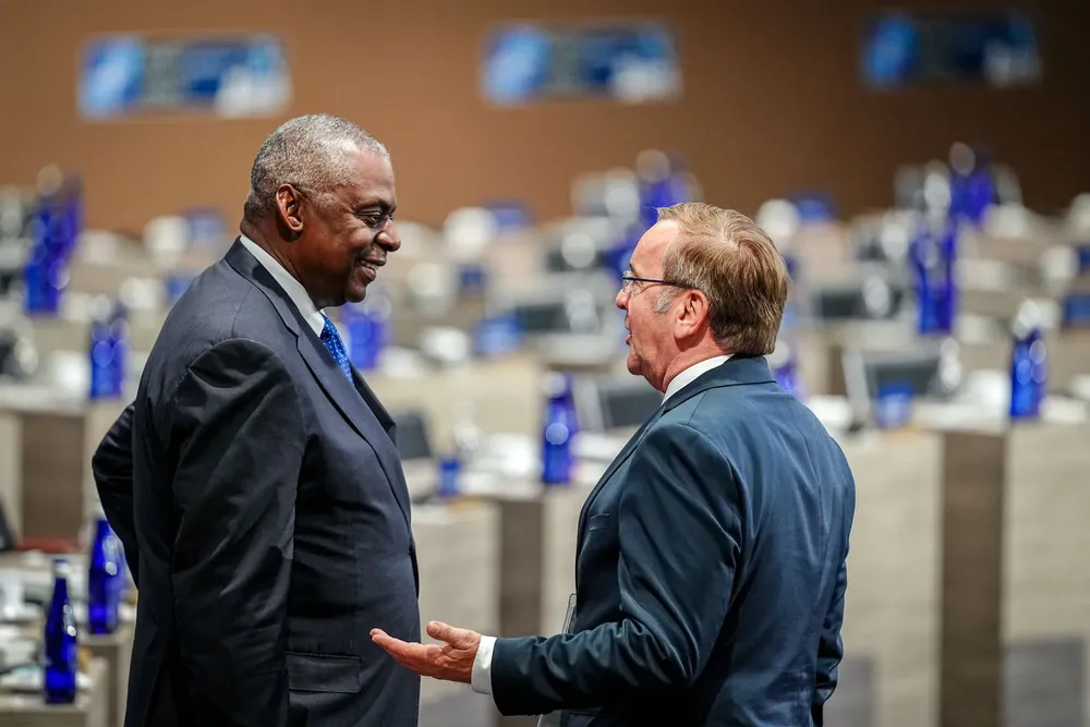 Boris Pistorius (der.), ministro de Defensa de Alemania, y su colega estadounidense, Lloyd Austin, durante la cumbre de la OTAN en Washington.