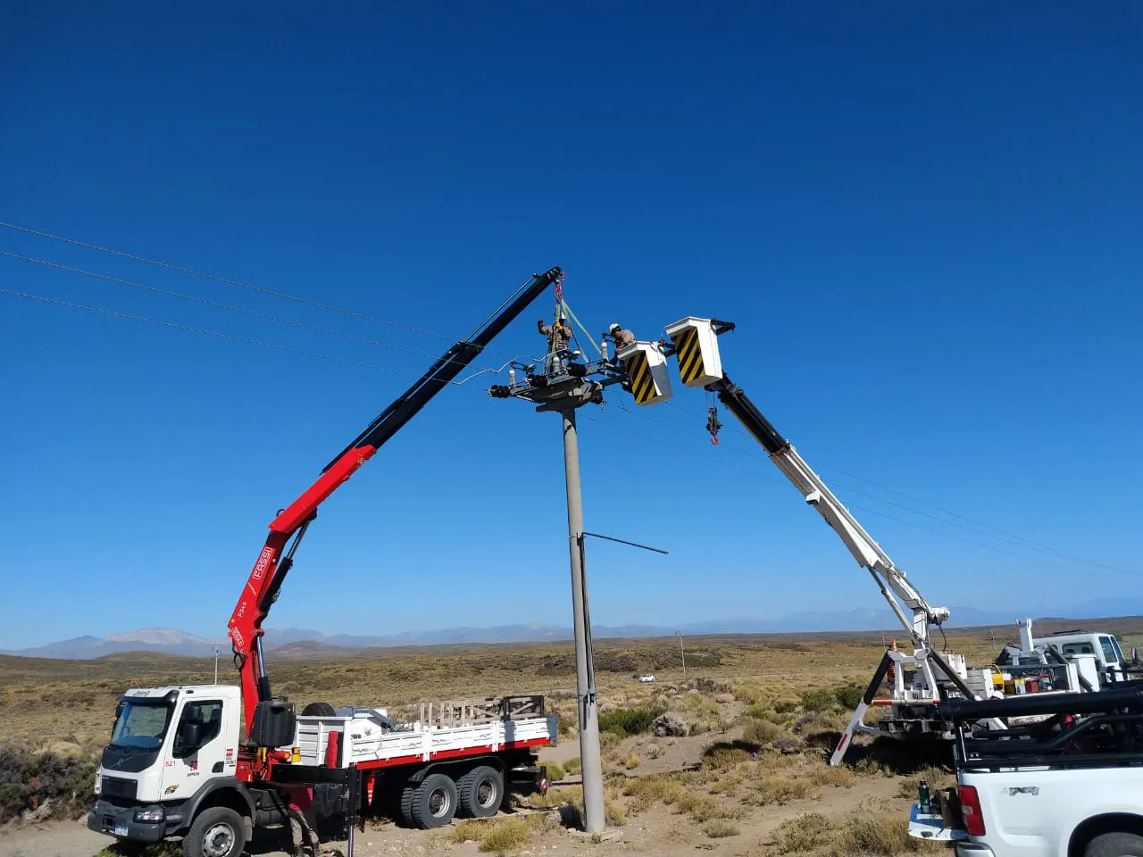 camion-trabaja-zapala-las-lajas-grua-EPEN-3