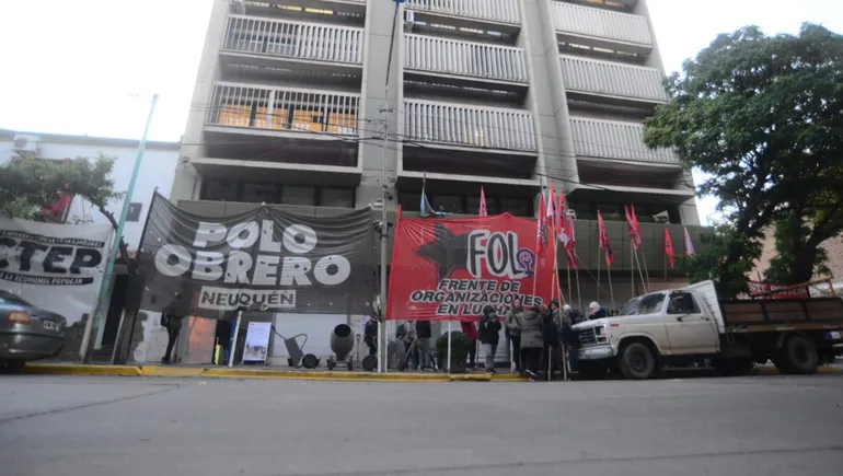 organizaciones-sociales-frente-al-ministerio-economia-5jpg