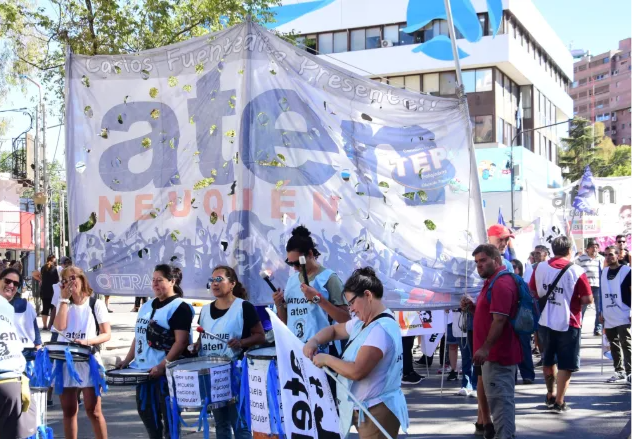 Marcha-de-Aten-en-reclamo-de-la-paritaria-Nacional.-Fotos-Ceci-Maletti-067