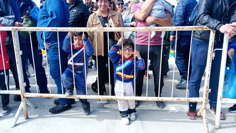 acto-aniversario-neuquen-calle-necochea (1)