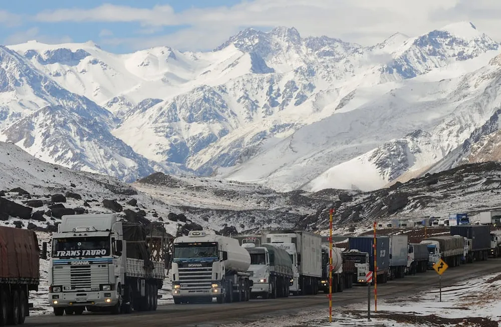por-el-temporal-el-ano-pasado10000-camioneros-quedaron-varados-esperando-cruzar-chile-1-1
