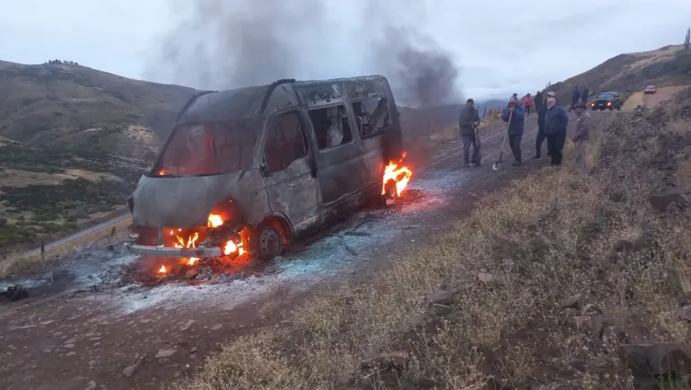 incendio-camioneta-que-trasladaba-ninos-una-escuela-2