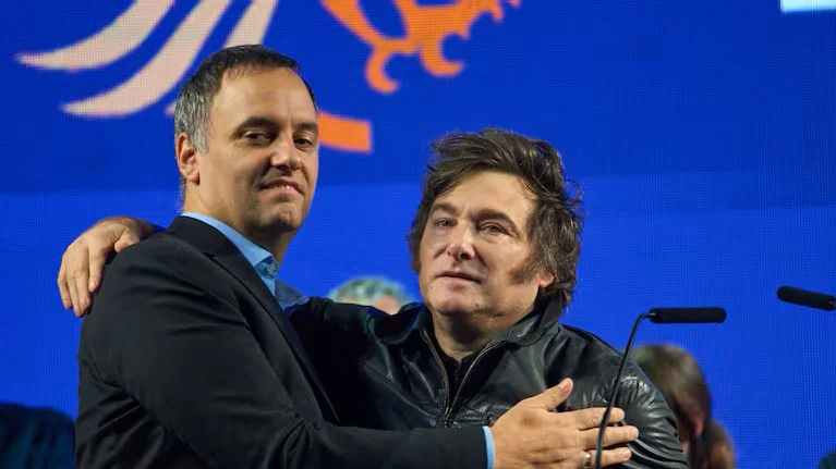 manuel-adorni-junto-a-javier-milei-ap-fotorodrigo-abd-IT5LLVYD3ZDADL733CGCCVAGE4