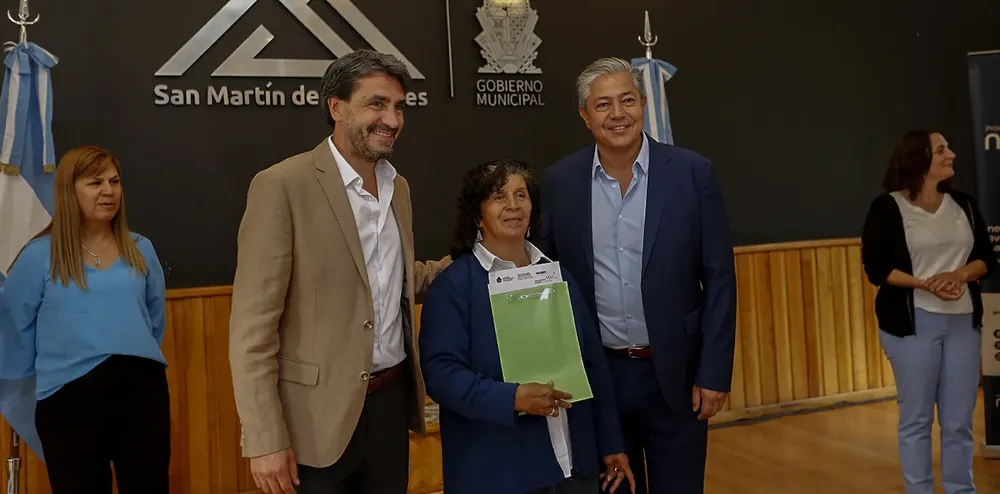 WEB-ROLANDO-FIGUEROA-ENTREGA-DE-ESCRITURAS-0768