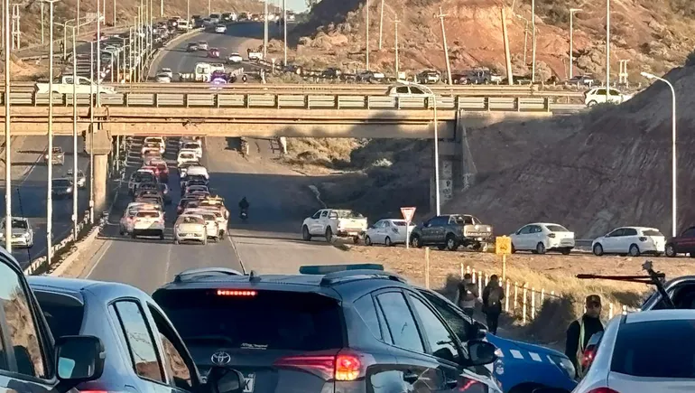 ruta-7-canadon-las-cabras-caos-transito-jpg