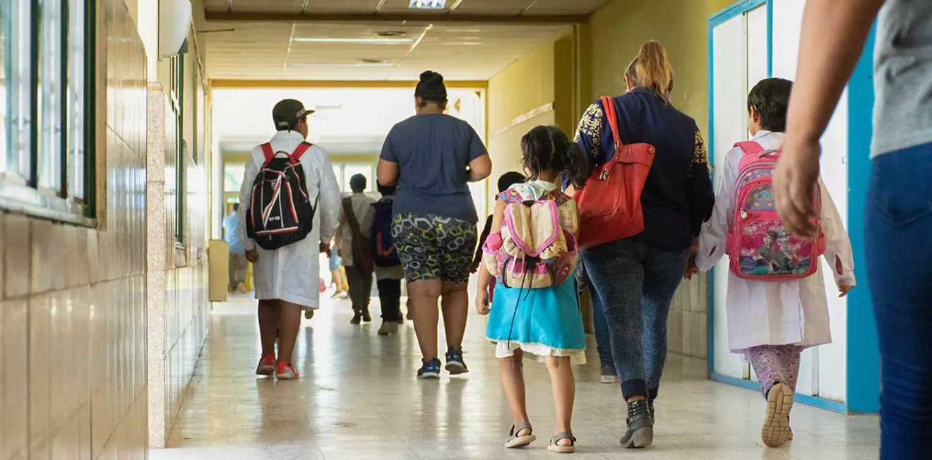 Cobran-los-primeros-beneficiarios-de-las-becas-Gregorio-Alvarez-