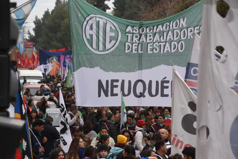 marcha-centro-gremios-jujuy (1)