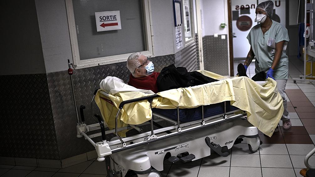 Abuelo en camilla