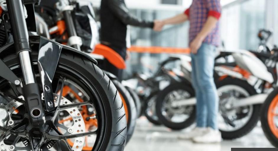 Motos