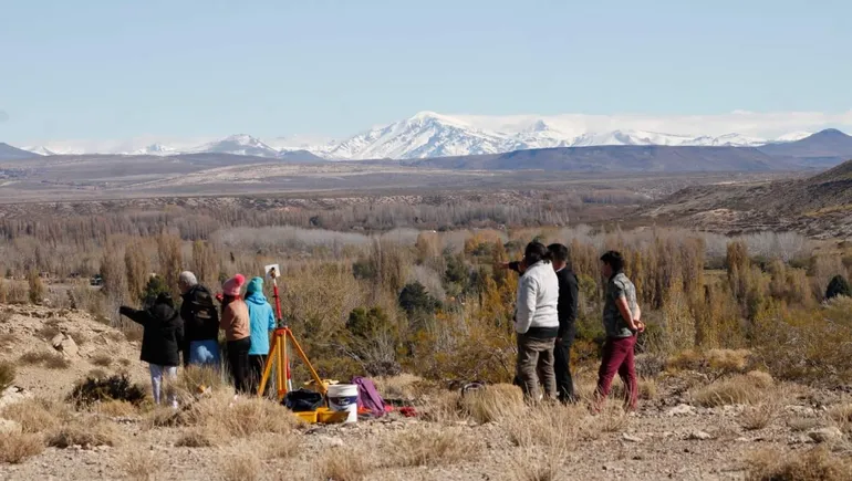 estudiantes-la-unco-topografia-mariano-morenopng