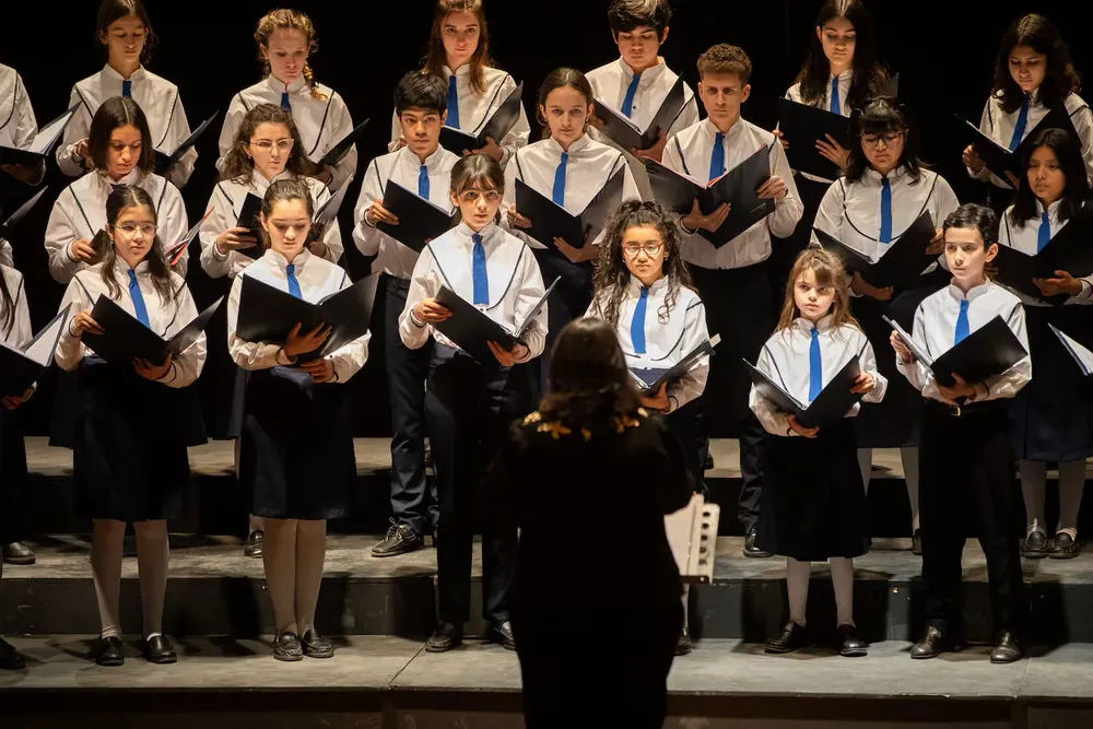 el-coro-nacional-de-ninos-es-una-institucion-con-sesenta-anos-de-vida-hoy-integrada-por-veinte-cantantes-foto-museo-casa-rosada-EKGESOQON5DNDAWBFQVL5NMO5Q