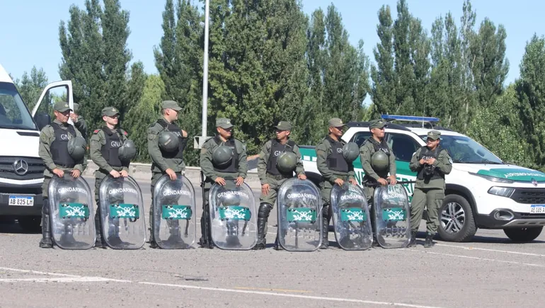 protesta-ate-rio-negro-puentes-cipolletti-neuquen (1)
