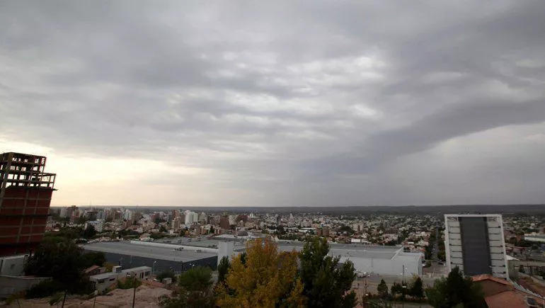 am-cielo-nublado-lluvia-plomizo-neuquen-2jpg