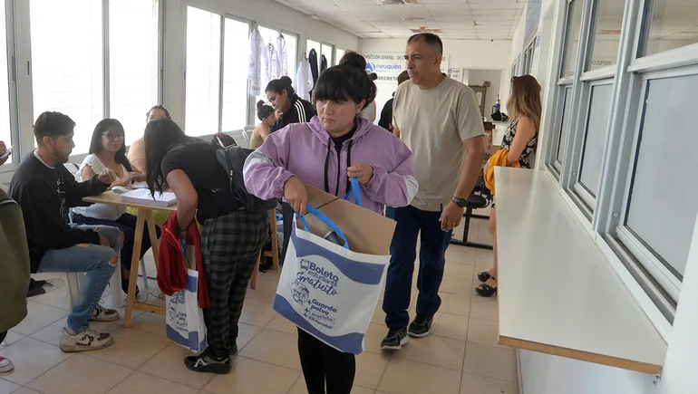 entrega-kit-escolar-03jpg