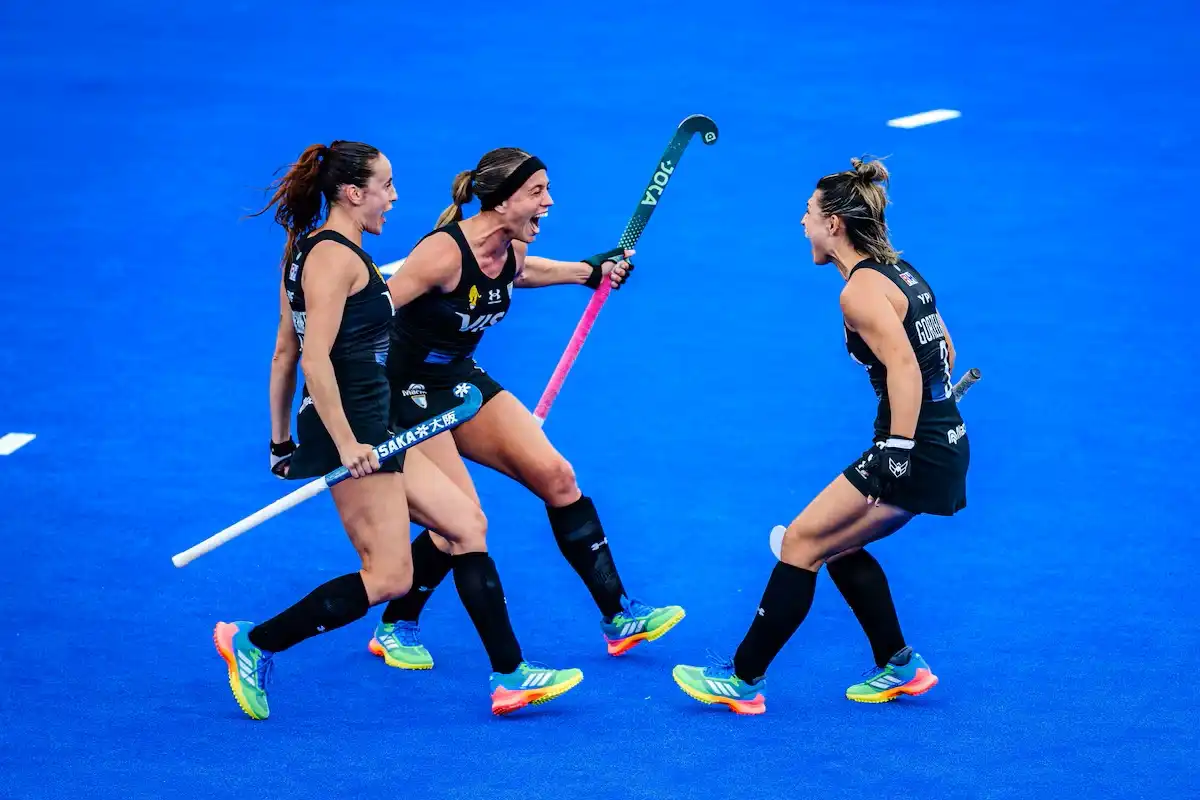 1200x800_adentro-leonas-se-aseguraron-pase-siguiente-ronda-copa-mundo-1150303-092155