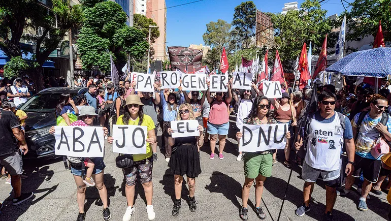 marcha-contra-dnu-1jpg