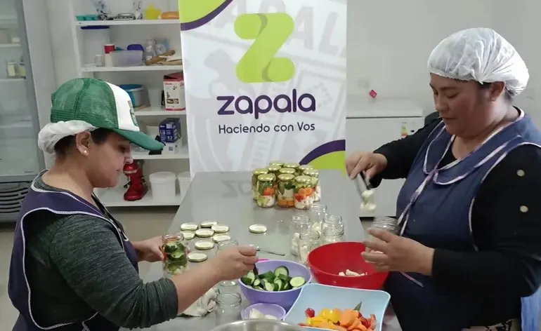 evelyn-montesino-y-belen-campos-la-sala-1jpg