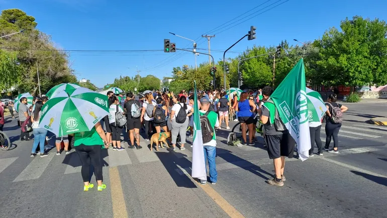 paro-ate-ex-desarrollo-social-corte-avenida-mosconi-ex-ruta-22jpg