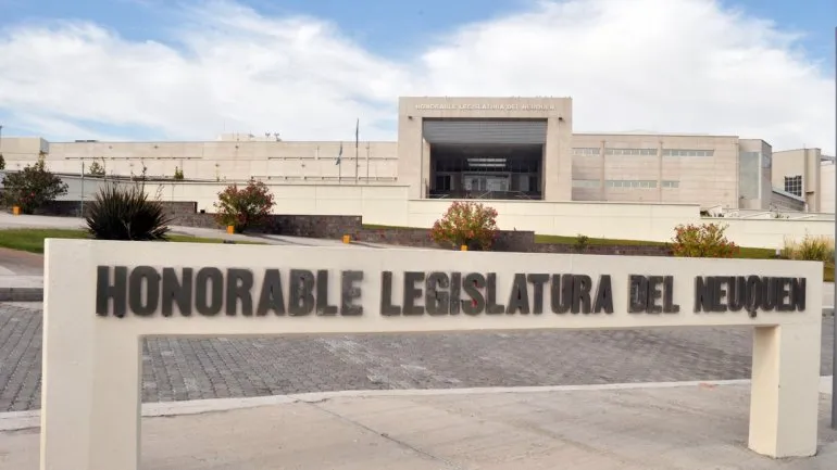 la-legislatura-provincial-ya-tiene-el-acuerdo-suscripto-neuquen