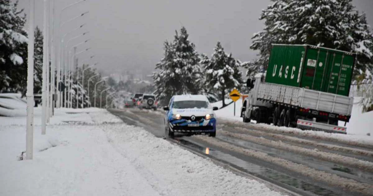 bariloche-temporal-de-nieve-camino-al-aeropuerto-foto-alfredo-leiva-4