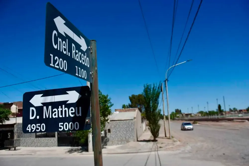 Neuquen-obra-de-asfalto-calle-racedo-foto-mati-subat-02