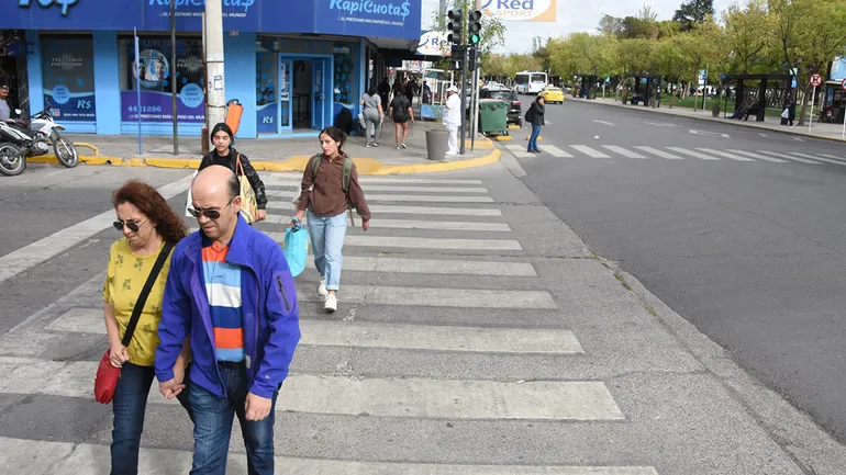 sfp-gente-movimiento-centro-clima-frio-calor-otono-1jpg
