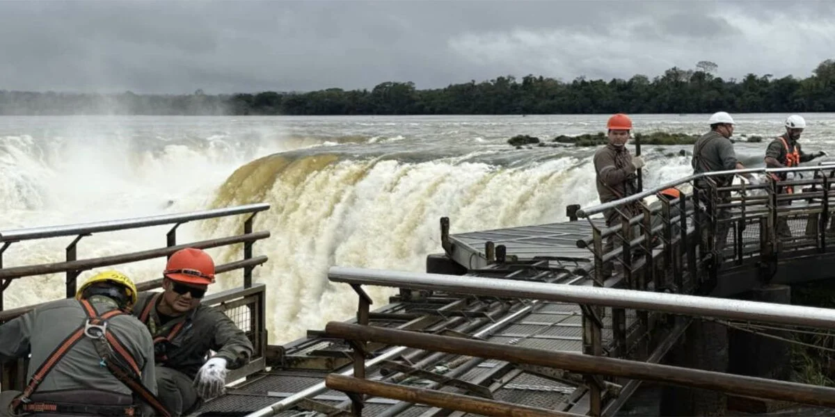 Garganta-del-Diablo-cerrada-en-las-cataratas-1200x600