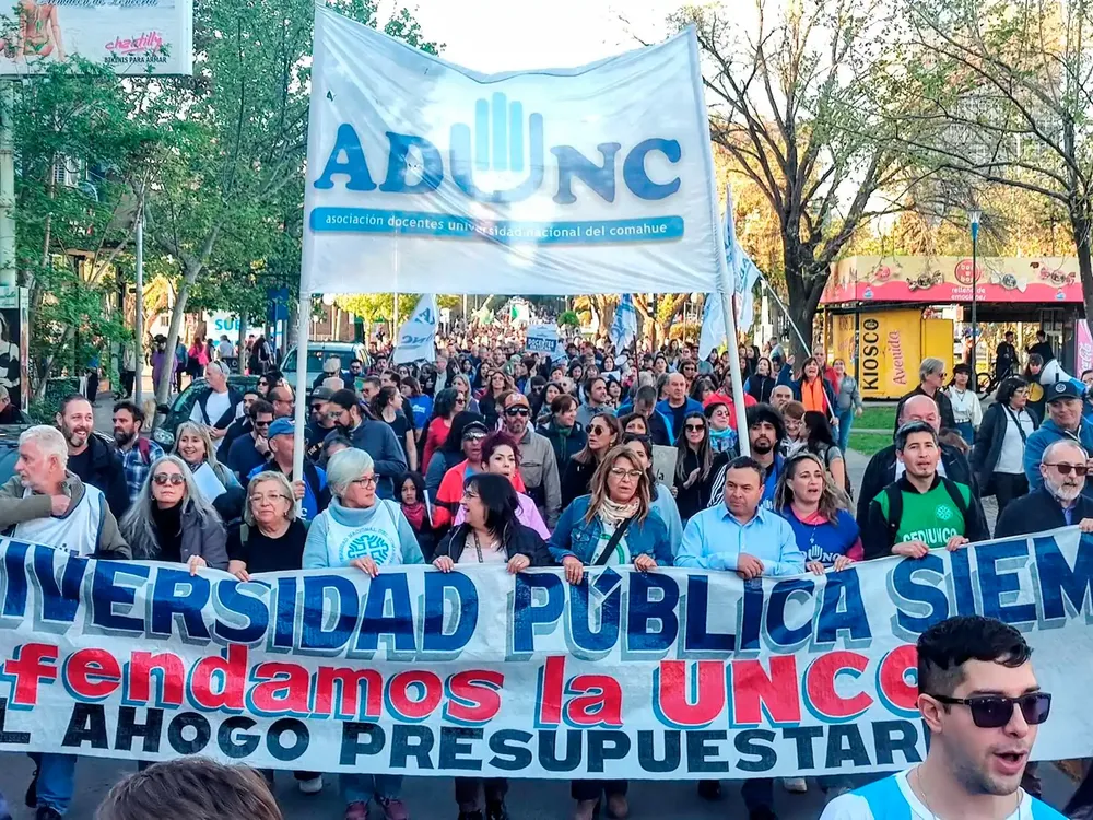 Neuquen-Marcha-Universitaria-foto-Ceci-Maletti-1