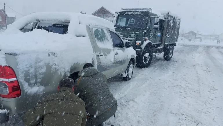 operativo-rescate-maquina-varada-nieve